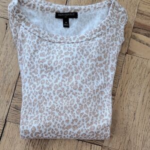 BANANA REPUBLIC/LONG SLEEVE LEOPARD PRINT TOP/MEDIUM